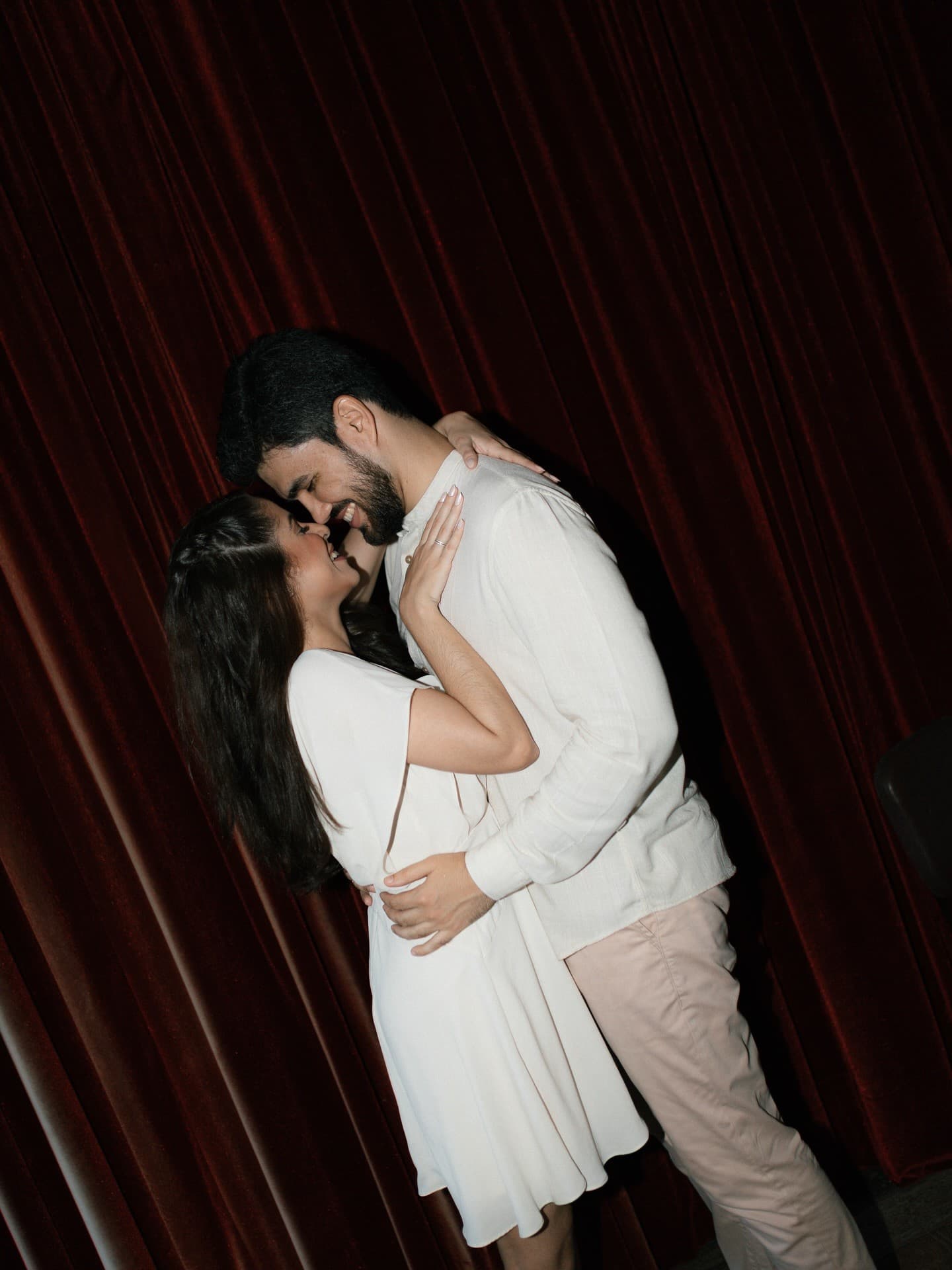 Casal em ensaio de pré-wedding
